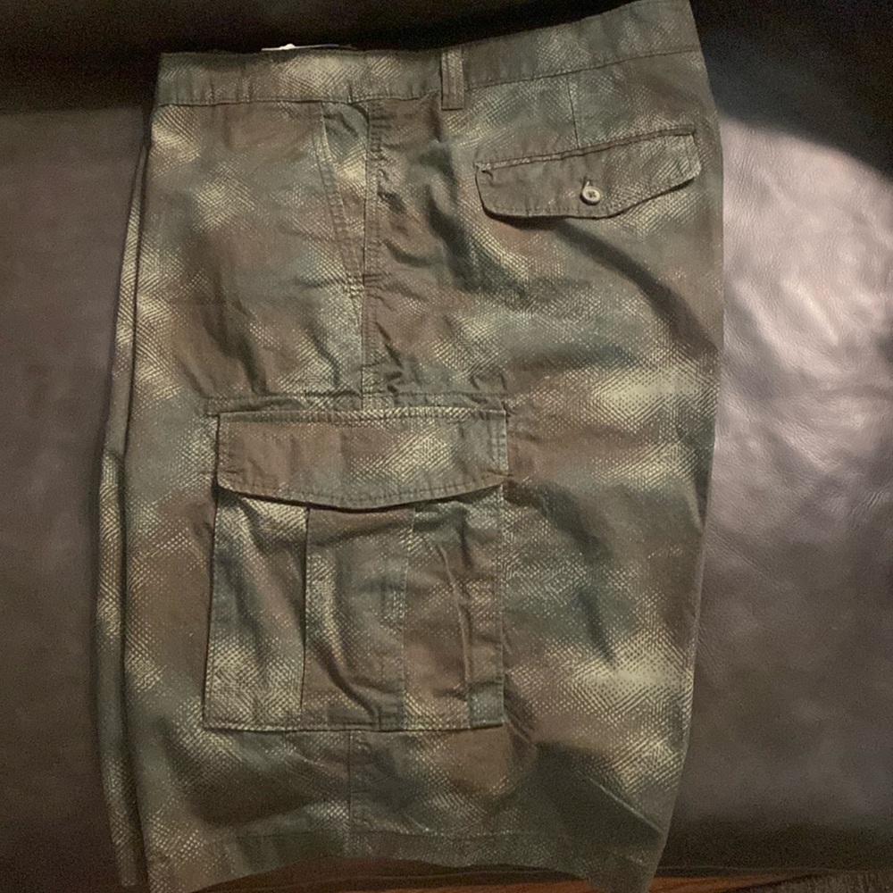 Roundtree & Yorke Casuals Tall Man Cargo Short, Size 44, Inseam 11” 100% Cotton